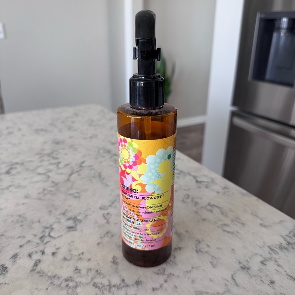 Amika Bombshell Blowout Spray - 8oz